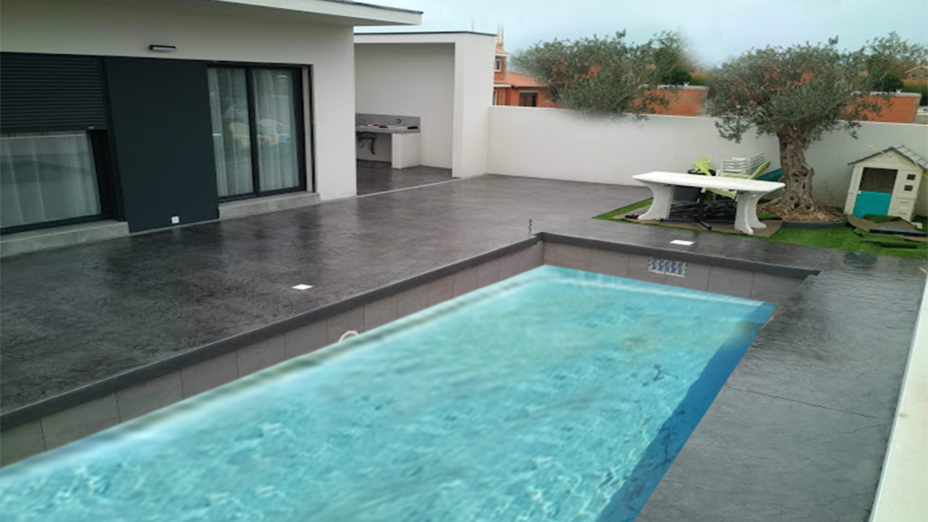 tour de piscine en béton lissé